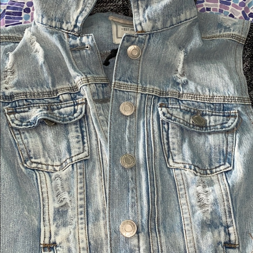 Distressed jean jacket - Picture 2 of 3